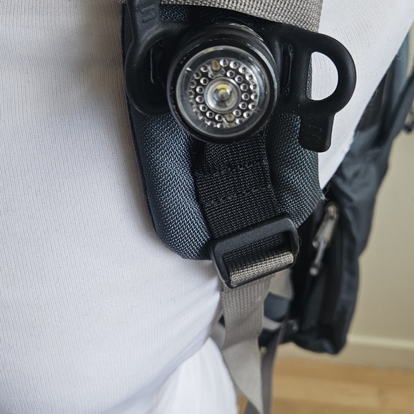 REI Traverse 31L Lightweight Convertible Backpack Duffle Bag Green & Grey GUC - Picture 4 of 12